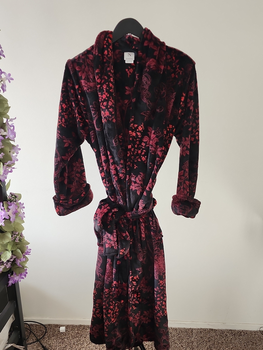 Natori Black Burgundy Floral Paisley Plush Robe